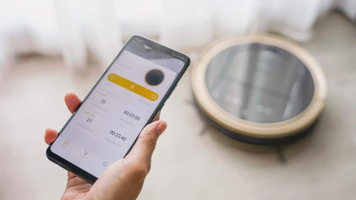 Navigation system of robot vacuum with smartphone App